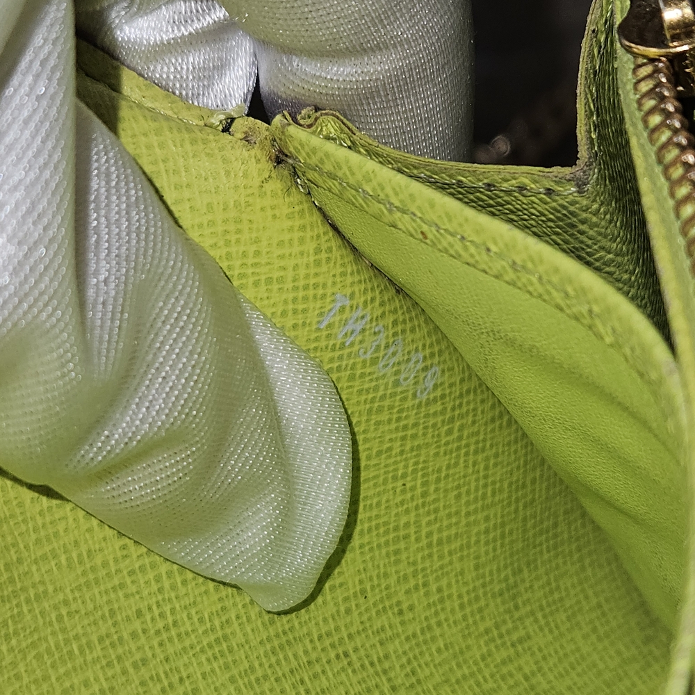 Louis Vuitton Murakami Monogram Sarah Wallet with Elegant Crossbody Chain - Picture 8 of 11